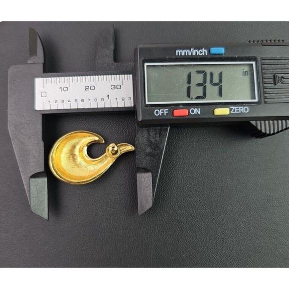 Napier Cream Enamel Earrings Pierced Gold Tone 1980s Retro Signed Hook Design - Picture 6 of 7